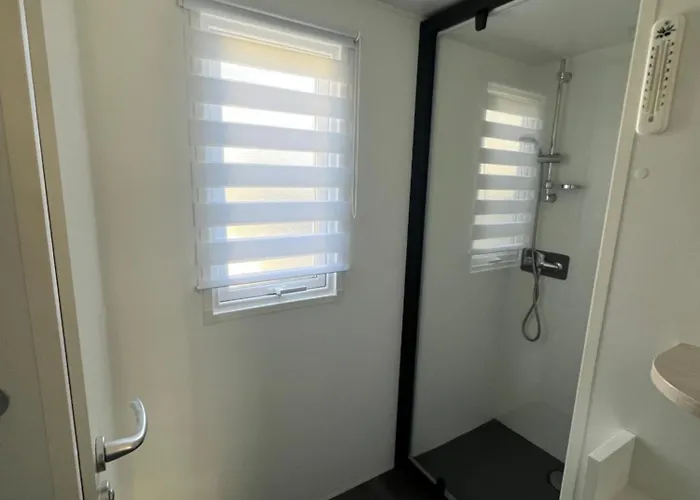 Mh 4-6 Places Avec Lit Parapluie La Reserve Siblu Kemping Gastes